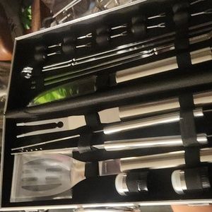 NEW BBQ COOKOUT GEAR  21 PIECE STAINLESS STEEL GRILL SET w/CASE